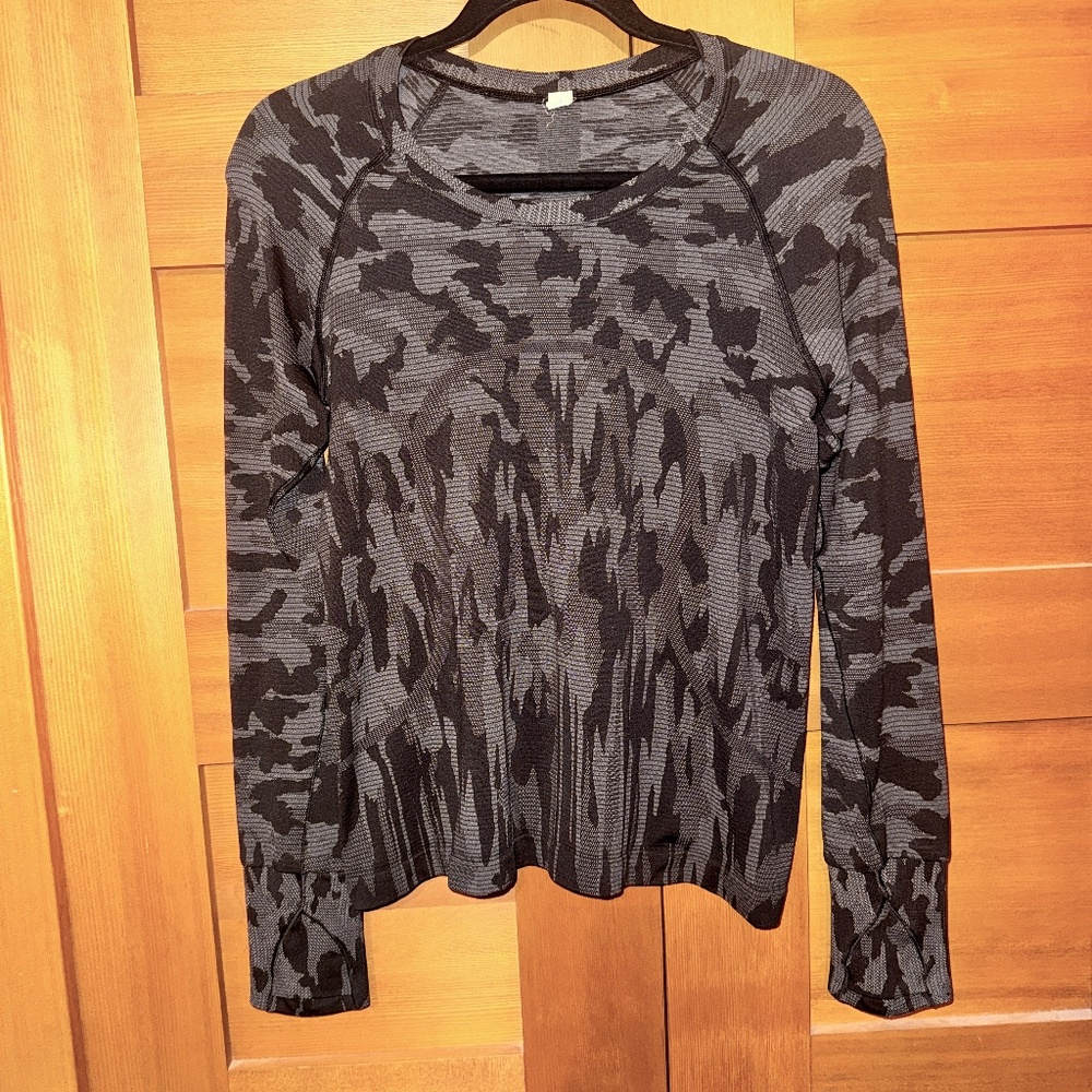 EUC - Lululemon Swiftly Tech Long Sleeved Top size 8